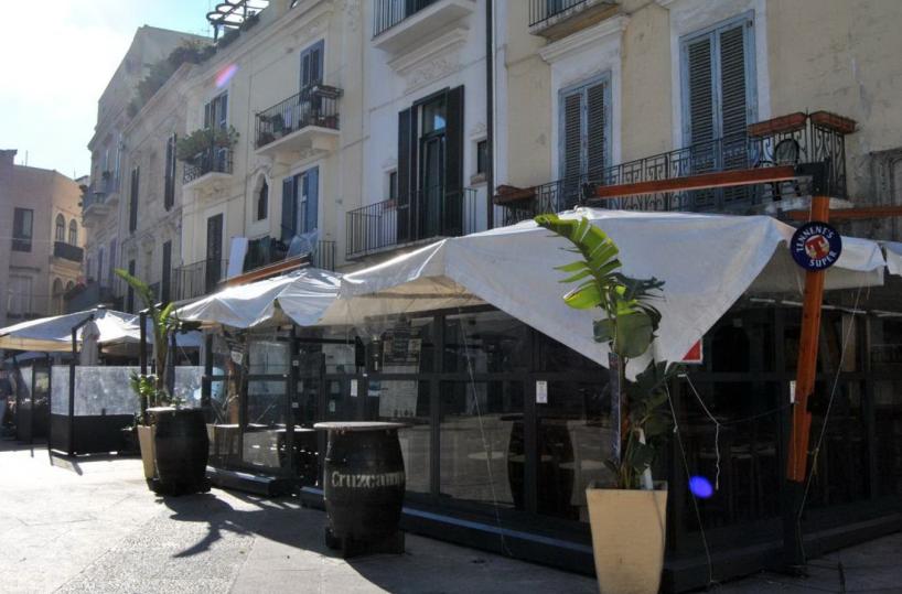 Bari vecchia, 6 mesi di proroga per i gazebo