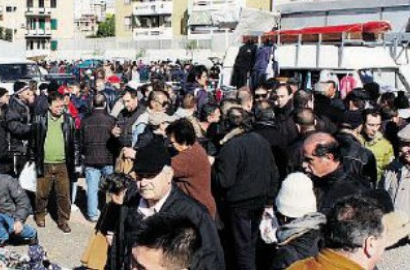 Taranto, stop al mercatino delle pulci al rione Salinella