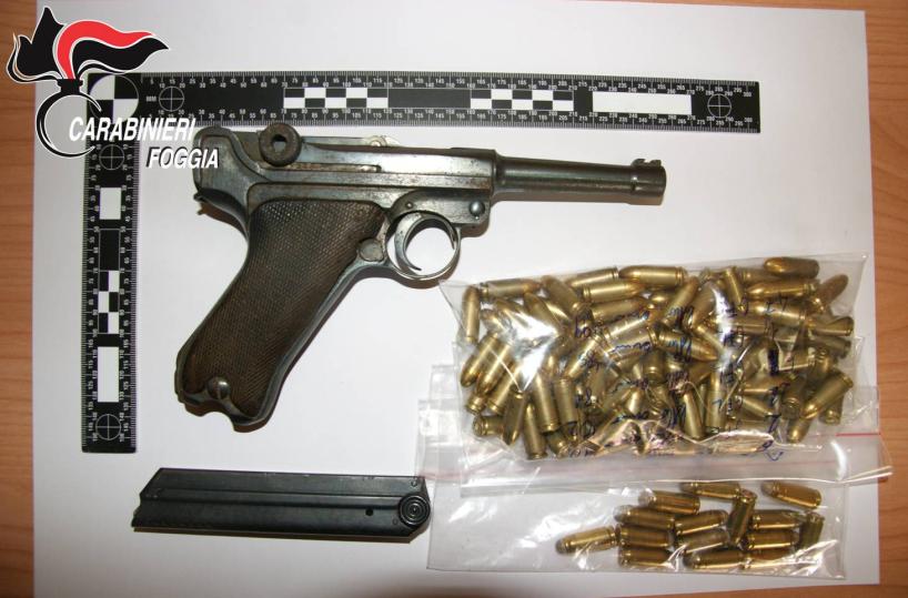 Orta Nova, in casa pistola da guerra, droga e banconote false: arrestato 51enne