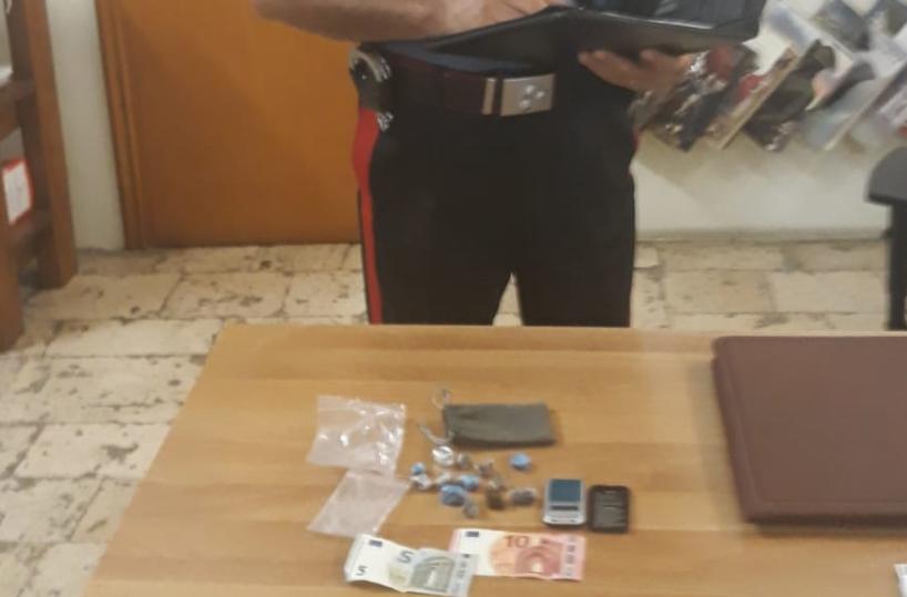 Palagianello, spacciava hashish vicino a una scuola: preso 29enne