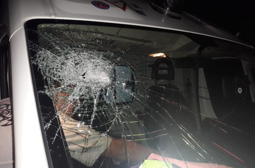 Corato, ambulanza del 118 colpita da sasso lanciato da cavalcavia: ferito infermiere