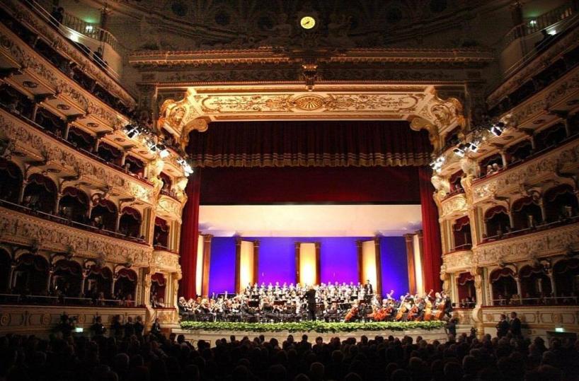 Dopo 10 anni Bari festeggia la rinascita del Petruzzelli, Decaro: «Un'eccellenza»