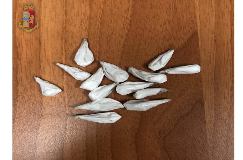 Taranto, va al concerto con 14 dosi di cocaina: fermato un 31enne