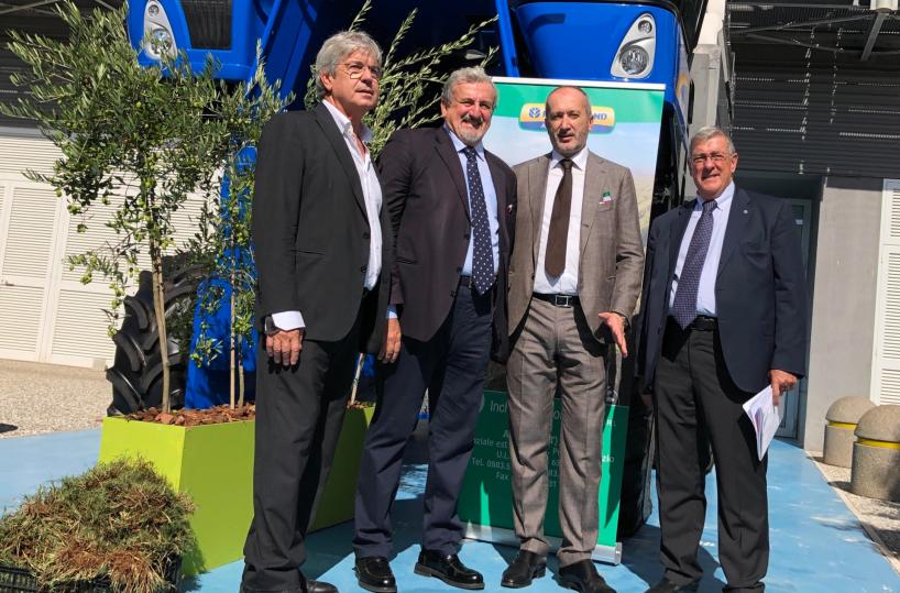 Bari, inaugurata Agrilevante, Emiliano: «Agricoltura pugliese non si arrende»