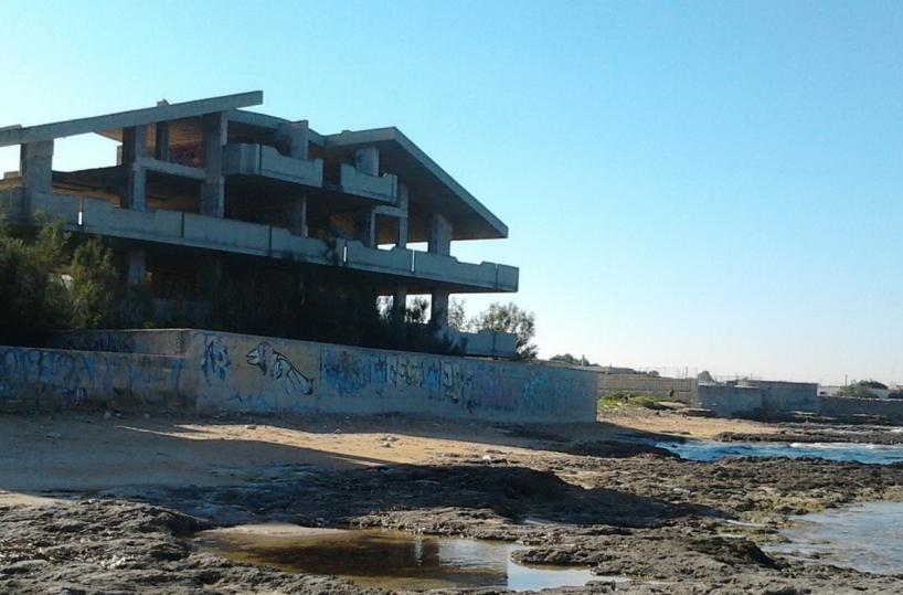 Villette abusive sul litorale, via alla demolizione della «Punta Perotti» di Mola di Bari