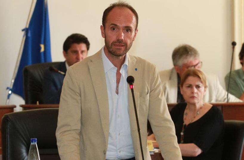 Sindaco Fasano: «Papà di Renzi? Mai visto né conosciuto»