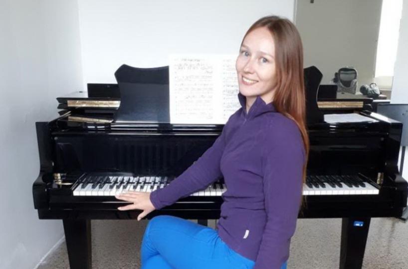 Canta in via Sparano per studiare in Puglia: l'odissea di un soprano russo