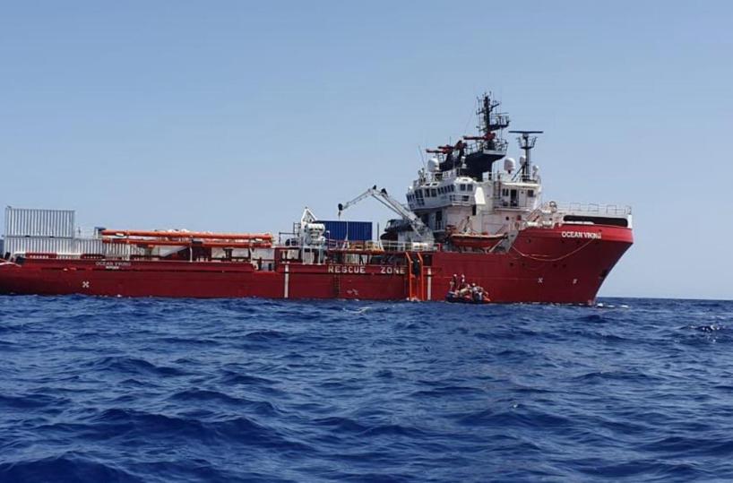 L'Ocean Viking fa rotta verso Taranto con 459 migranti a bordo