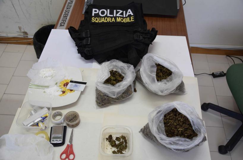 Brindisi, spacciava in casa cocaina e marijuana: in cella un 45enne