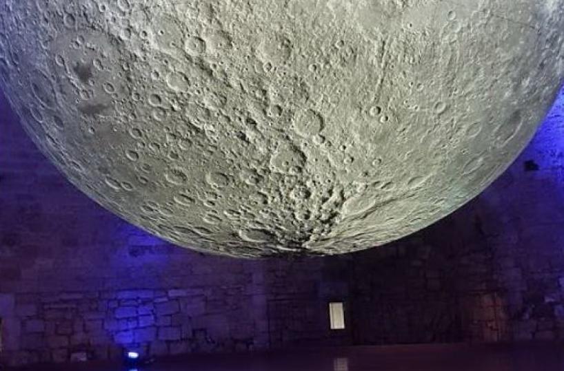 Barletta, la mostra sulla luna «vietata» ai disabili