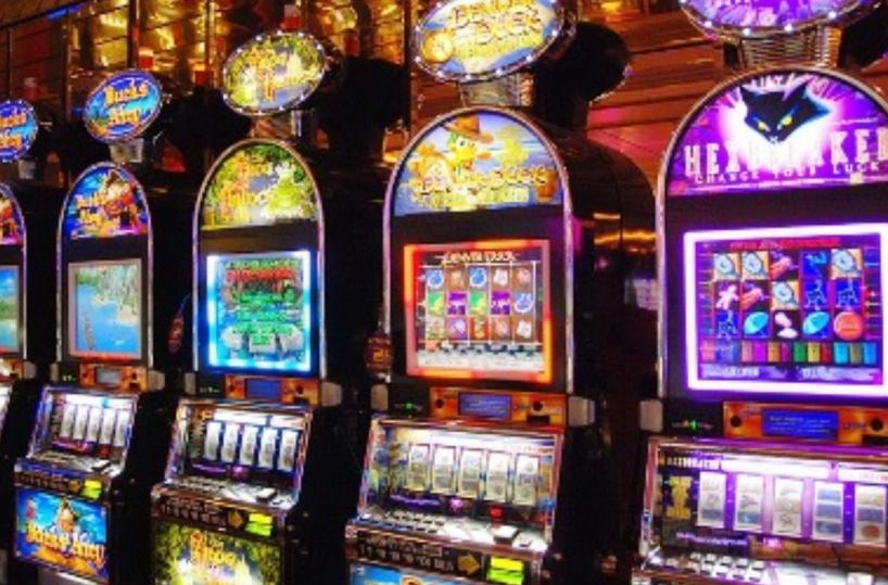 Slot gestite da banda vicina alla Scu: GdF sequestra beni per 12mln di euro a 3 fratelli