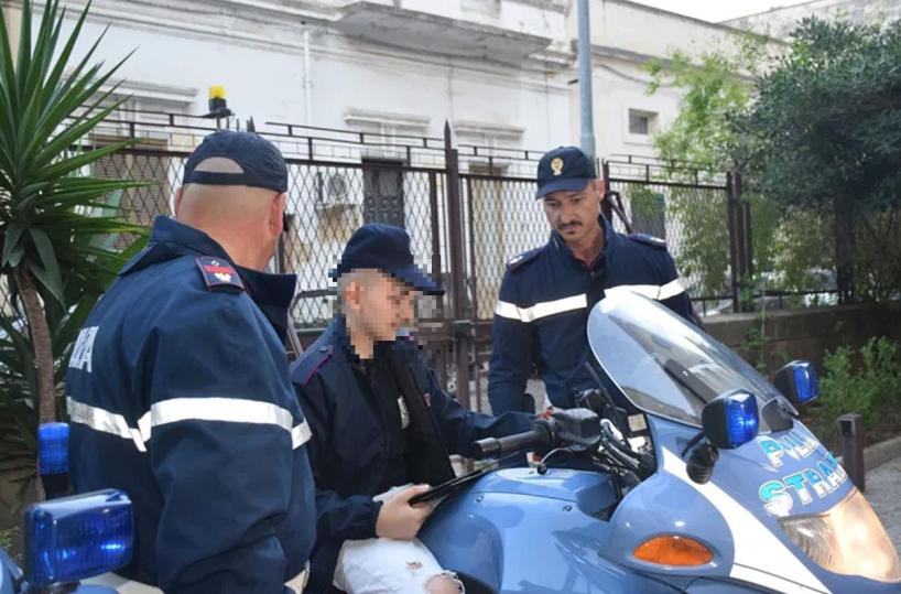 Lecce, sconfigge cancro a 5 anni e ora che ne ha 17 diventa poliziotto per un giorno