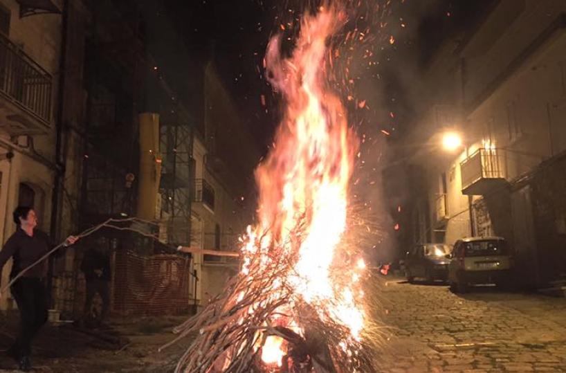 A Orsara niente Halloween: qui si festeggia la notte di Falò e Teste del Purgatorio