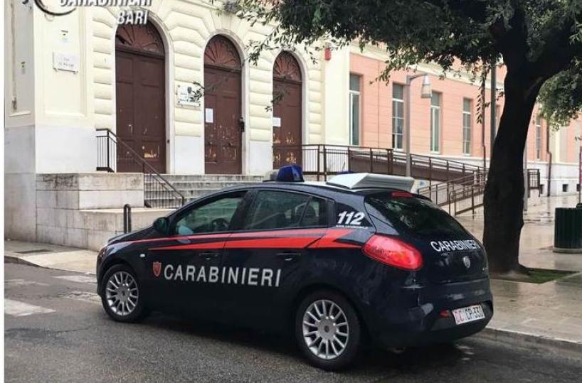 Barletta, sorprende ladro di auto e chiama i carabinieri: arrestato 23enne rumeno