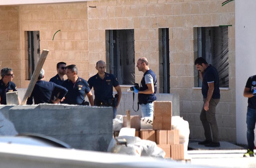 Bari, agente immobiliare cade in un'intercapedine: è grave