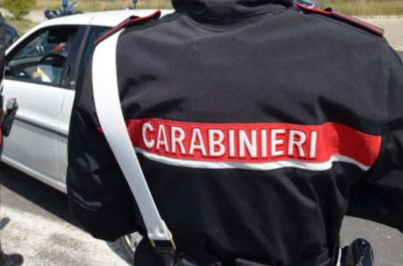 Orta Nova, evade dai domiciliari e minaccia donna in un bar: ricercato 36enne