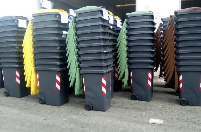 Rifiuti, si cambia anche a Terlizzi: in distribuzione i nuovi mastelli per le case