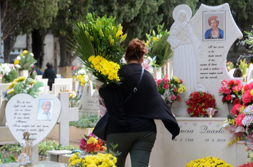 Ognissanti, fiori per i defunti da 2 pugliesi su 3: scatta l'sos vivai