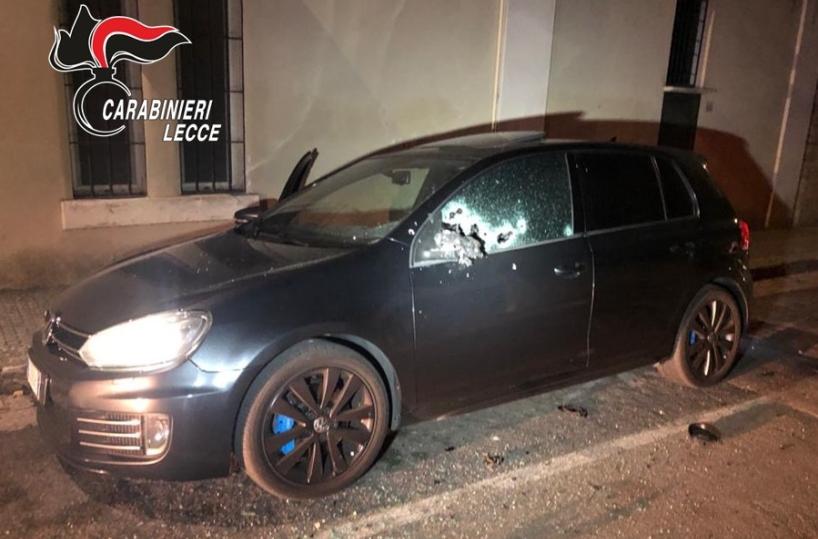 Agguato con raffiche di mitra a Casarano: ferito pregiudicato di 28 anni