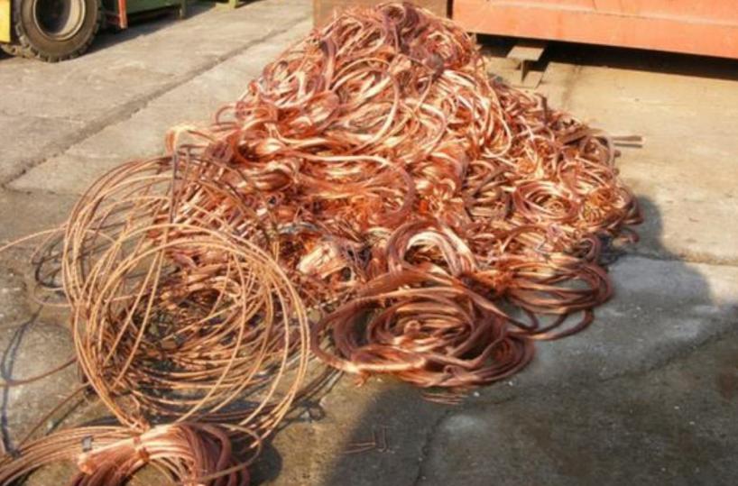Furto di rame provoca black-out telefonico a Canosa: due arresti