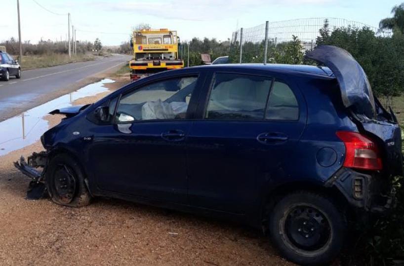 Incidenti all'alba in Salento: 25enne si schianta contro un muro, 35enne estratta da auto accartocciata
