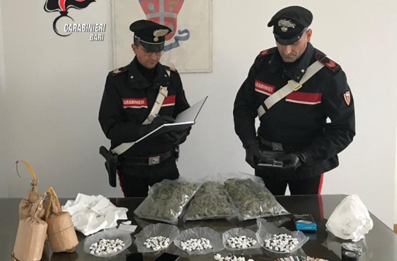 Altamura, appartamento trasformato in bazar di droga e ordigni artigianali: 3 arresti