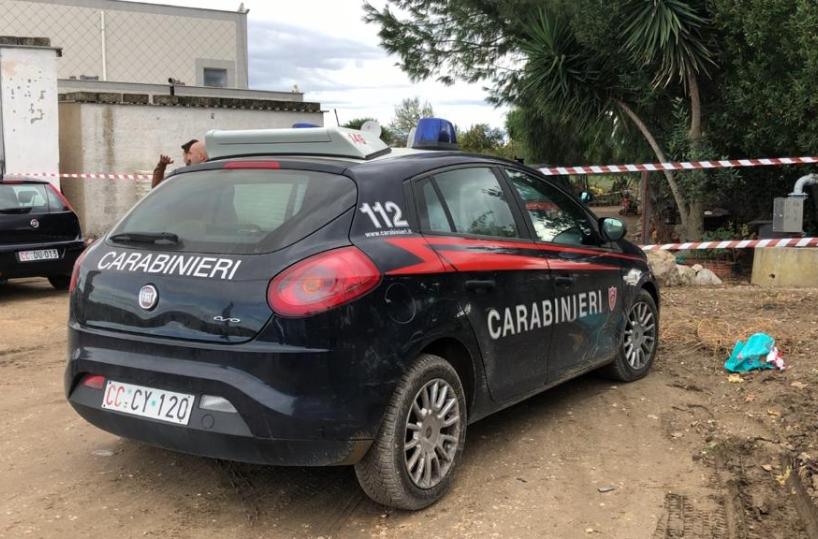 I carabinieri sul luogo dell'omicidio