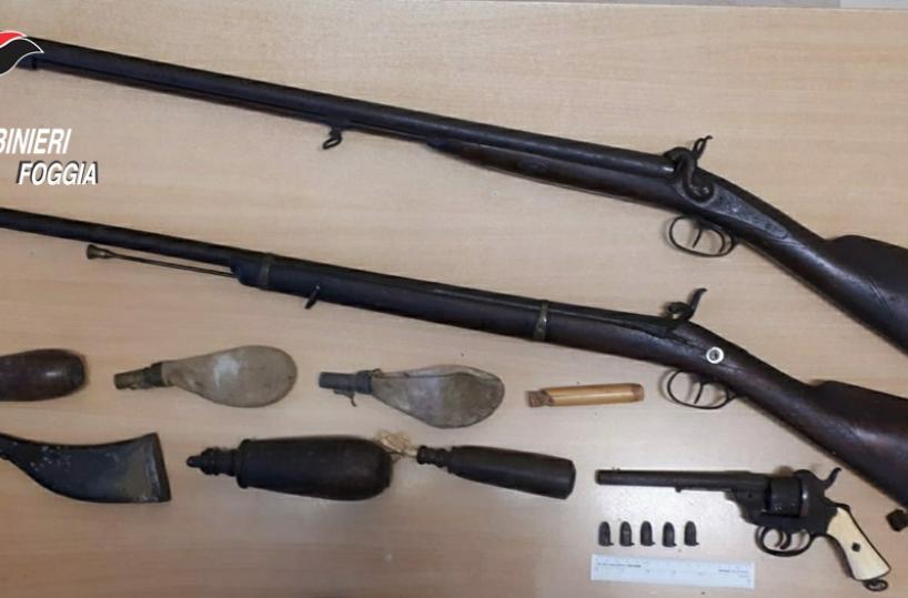 Mattinata, in casa ha due fucili e un revolver, denunciato imprenditore