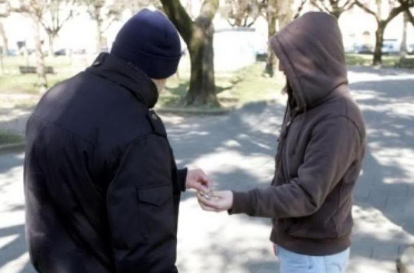Fiumi di droga e maltrattamenti in famiglia: 4 arresti tra Lecce e Surbo