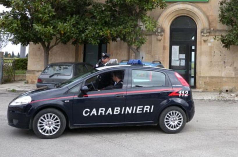 Sandonaci, ruba le mance dal banco del bar e con quei soldi compra un prosecco