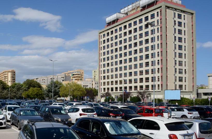 Tribunale Bari, detenuto aggredisce agenti che lo scortano in udienza: 6 feriti