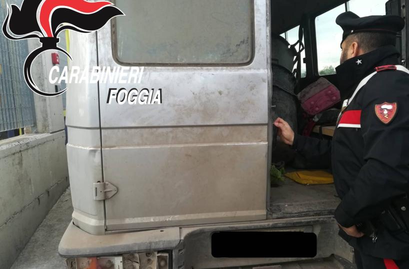 Cerignola, trasportavano 20 braccianti stipati su un furgone: arrestati in 2