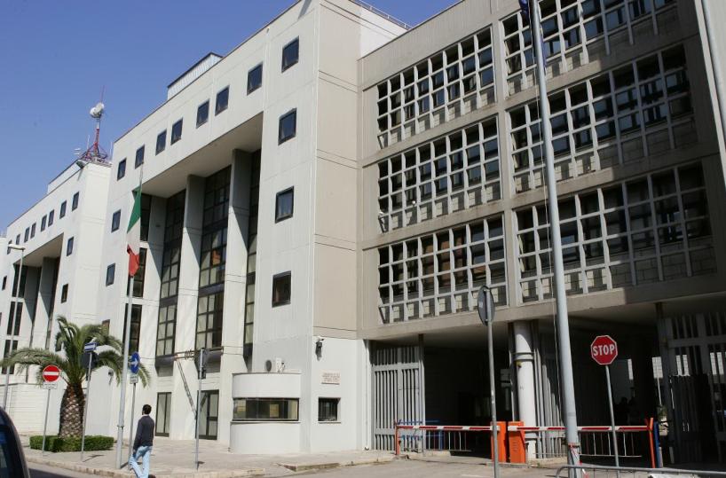 Brindisi, movida al setaccio: multe ai pub e sequestri di droga