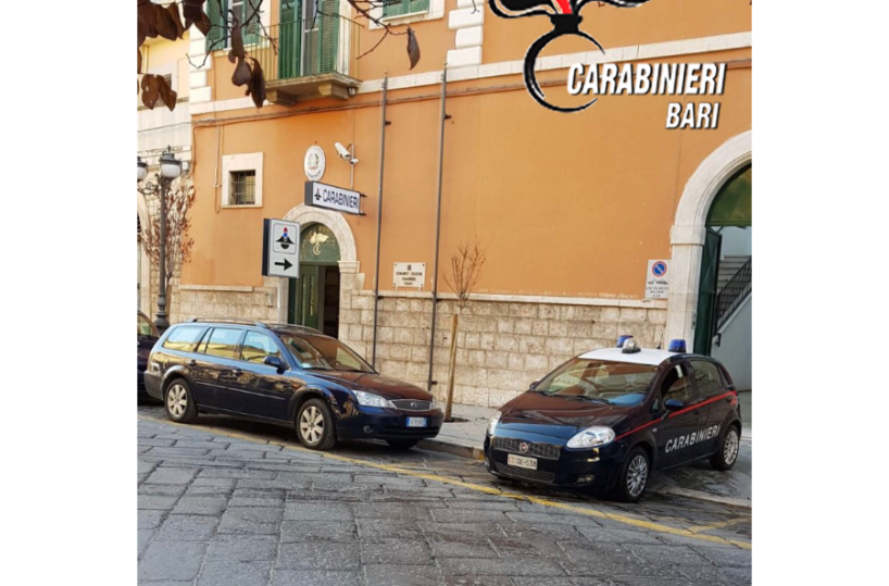 Rapina lampo per 35 euro in un'agenzia di Corato: arrestato 19enne