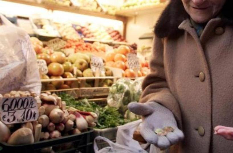 Lagonegro, anziano disperato ruba del cibo: i carabinieri gli pagano il conto