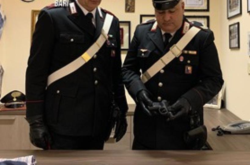 Polignano, nascondeva due pistole rubate in casa: in manette un portiere di un residence