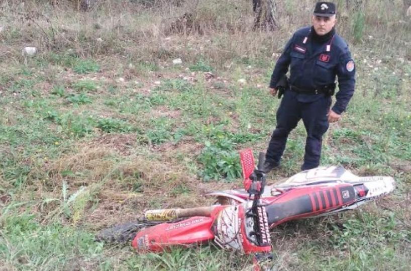 Facevano motocross nel Parco dell'Alta Murgia: fuggono alla vista dei cc