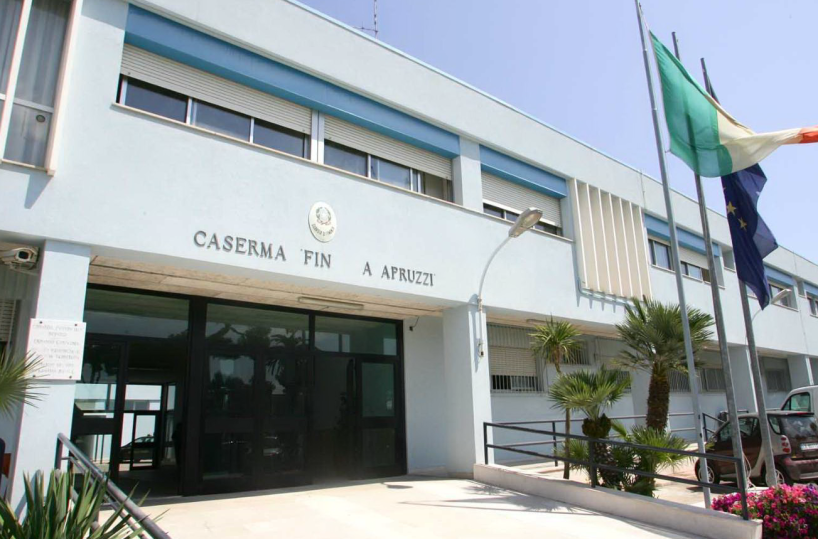 Brindisi, timbravano il cartellino e andavano a fare la spesa: sospesi 31 dipendenti pubblici