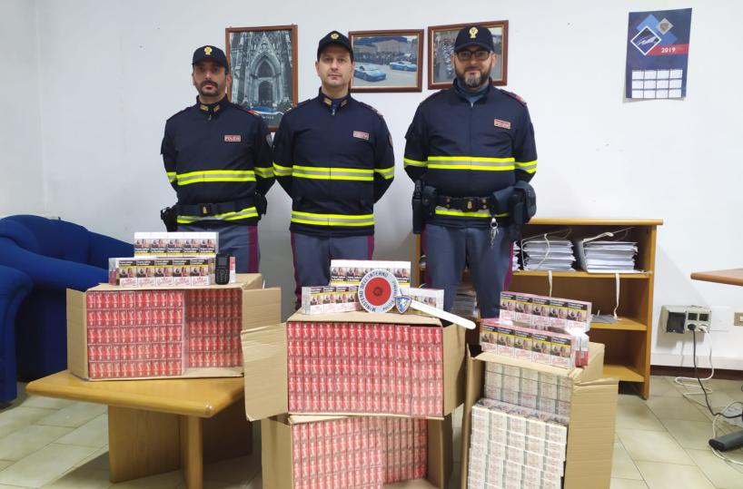 Taranto, guida ubriaco con 200 stecche di sigarette nel portabagagli: denunciato