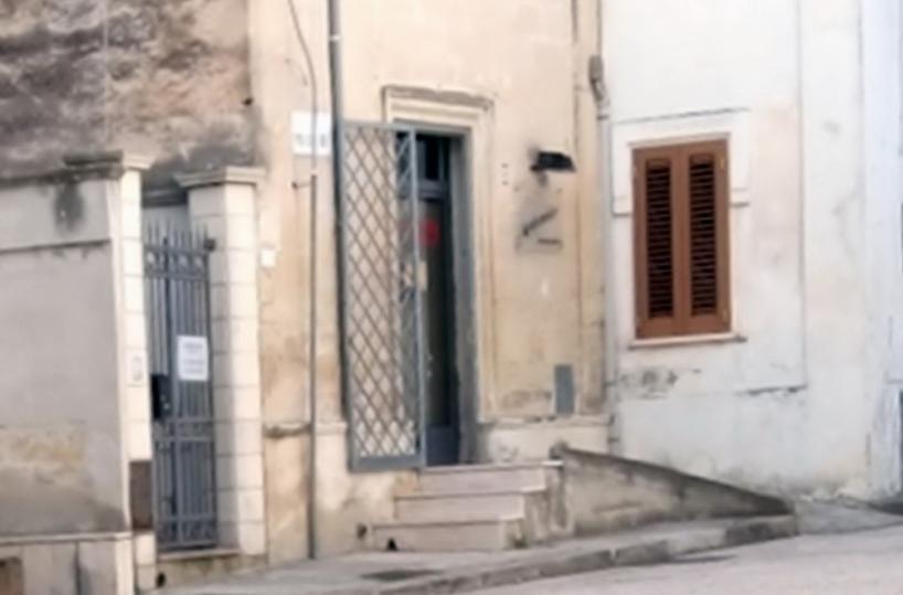 Lizzanello, colpi di pistola contro vetrina parrucchiere: indagano i cc