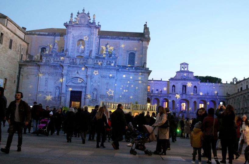 Pienone in centro a Lecce: shopping e via vai di bus-navette