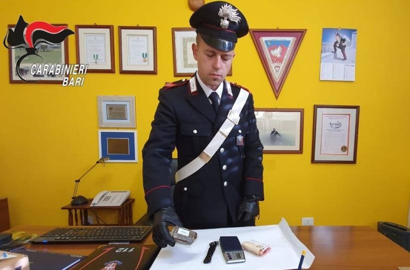 Modugno, nascondeva hashish in casa: in manette pusher 25enne