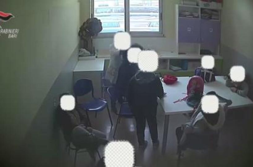 Noicattaro, botte e minacce a bimbi autistici: 4 persone a processo