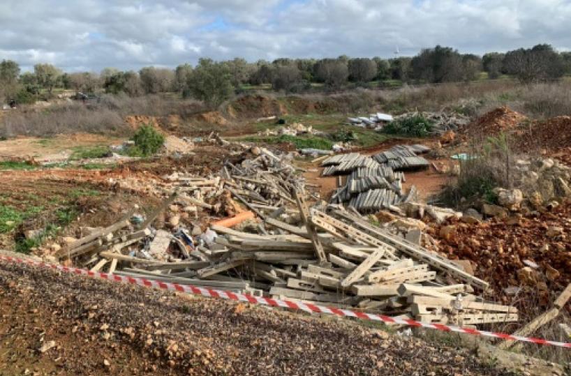Manduria, scoperta discarica abusiva di 6mila mq