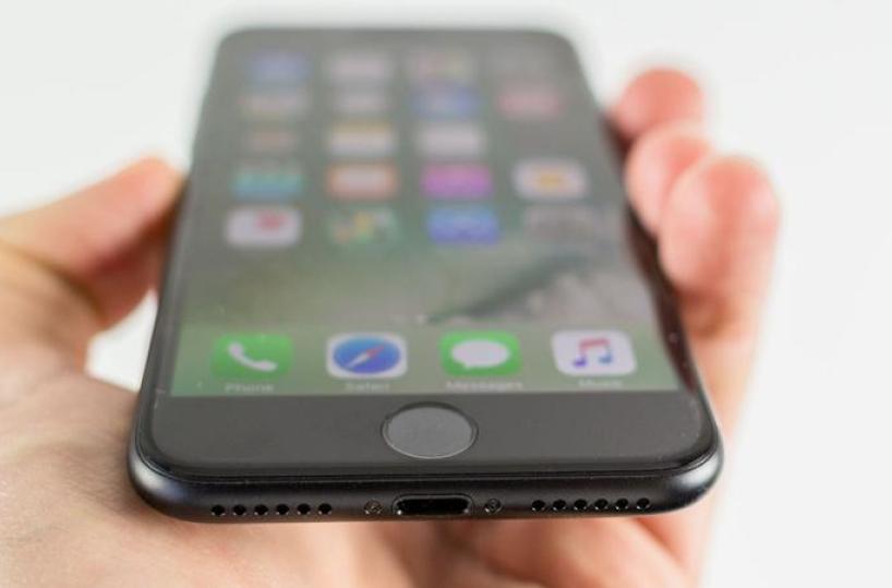 Francavilla, rubano Iphone per fare regalo di Natale: denunciata intera famiglia
