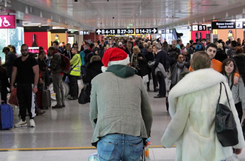 Caro Natale, l'odissea infinita dei fuorisede pugliesi di ritorno a casa: «400 euro a volo e treni troppo affollati»