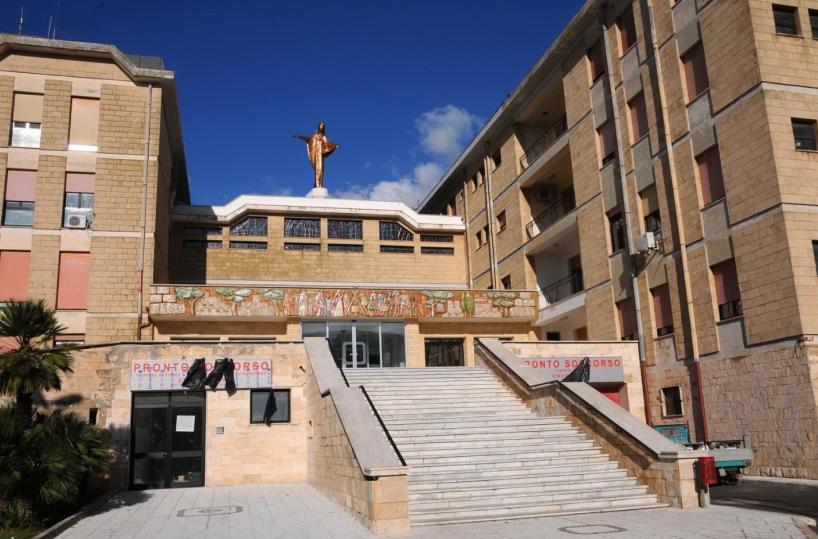 Galatina, neonato muore poco prima del parto: 6 indagati in ospedale