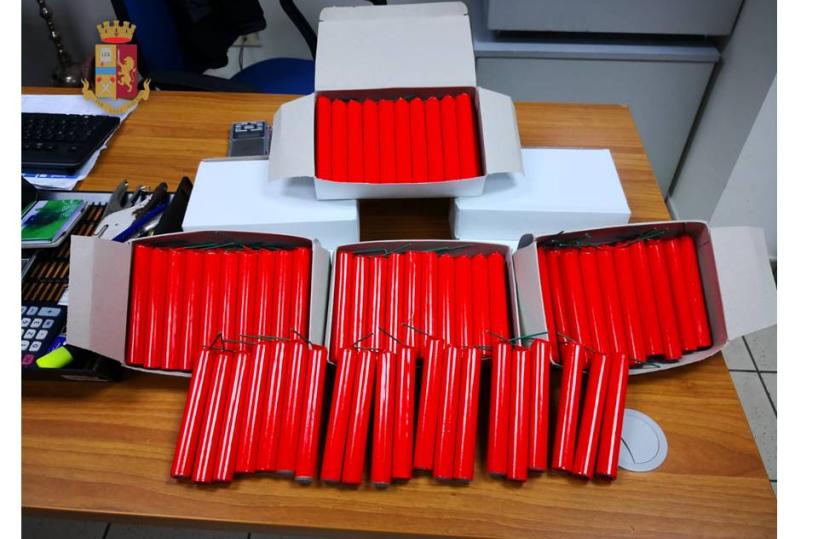 Taranto, nascondeva i botti di fine anno nell'armadio della sua stanza: denunciato 32enne 