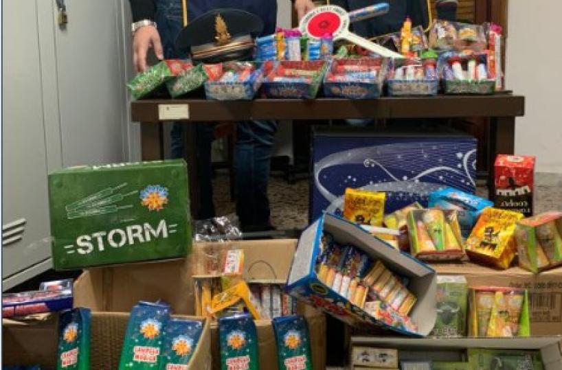 Fuochi d'artificio pericolosi e venduti a minori: sequestrati 130kg tra Bari e Foggia, arresti e denunce