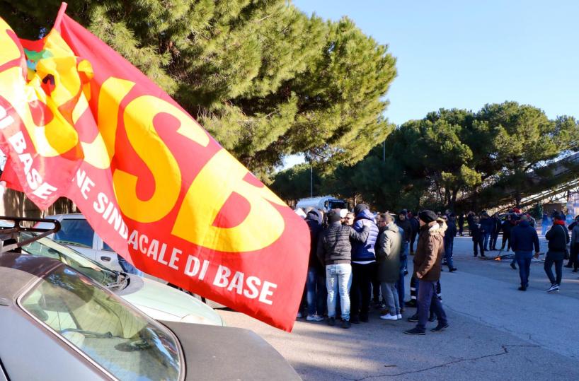 Taranto, lavoro a rischio: «Dobbiamo difendere i dipendenti dei contact center»